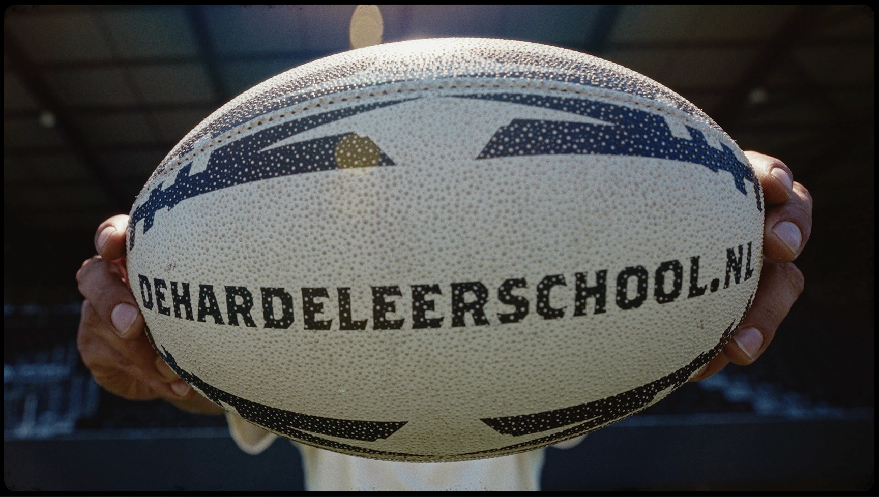 De Harde Leerschool. Carlos bij Provence rugby club. Dirk Danen